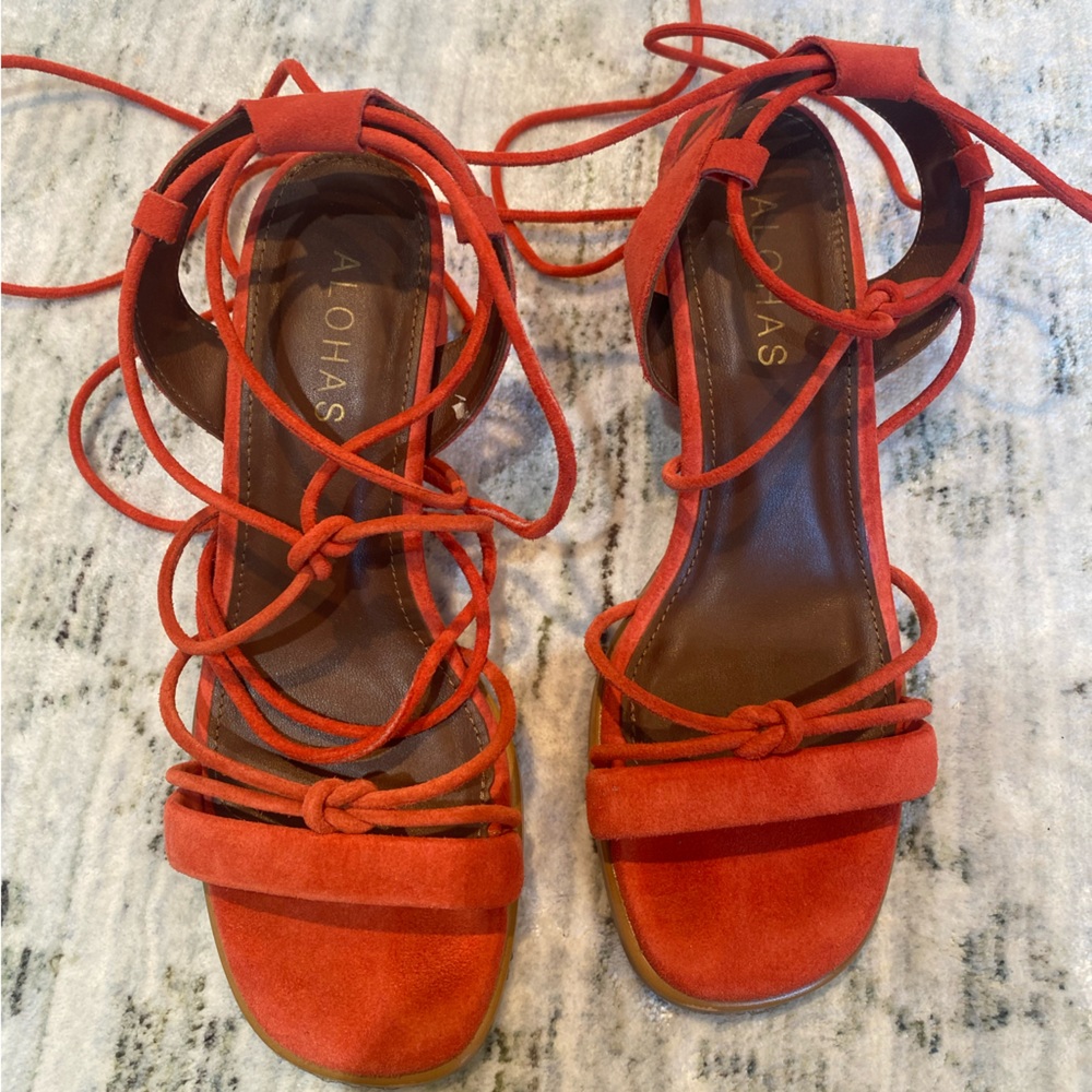 Alohas Paloma lace up heels